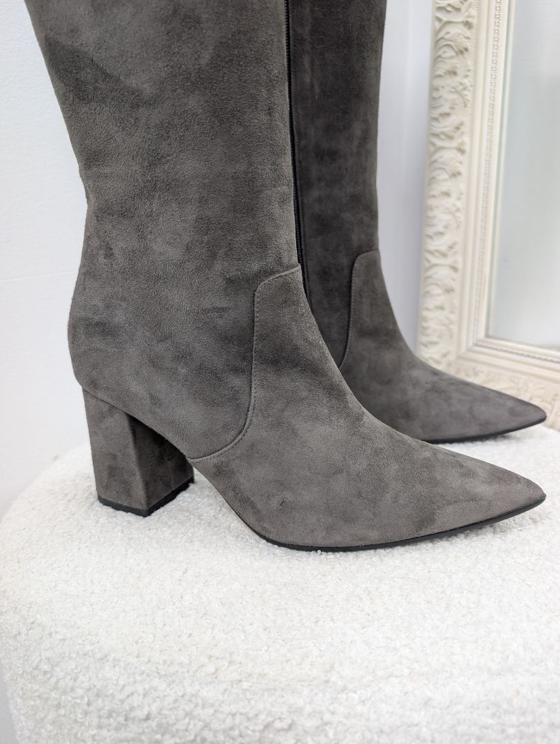 Fabio Rusconi Struzzo Grey Suede Boots. Size 39.