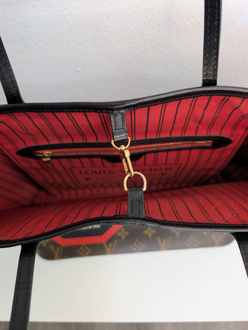Louis Vuitton Neverfull World Tour Bag