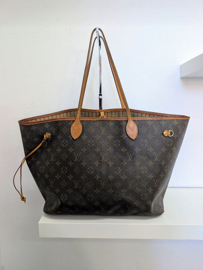 Louis Vuitton Neverfull MM Monogram Bag