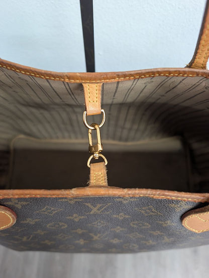 Louis Vuitton Neverfull MM Monogram Bag