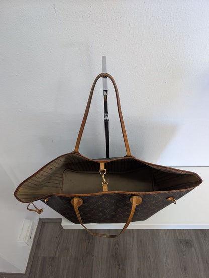 Louis Vuitton Neverfull MM Monogram Bag