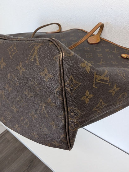 Louis Vuitton Neverfull MM Monogram Bag