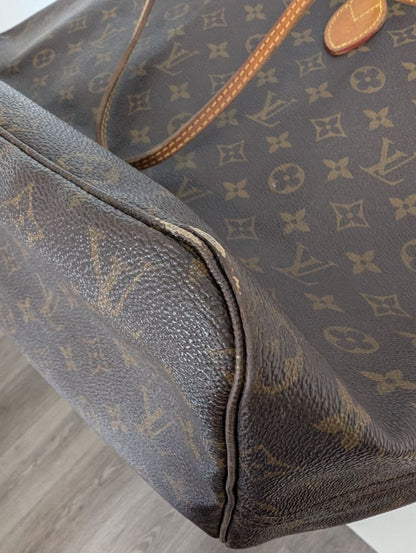 Louis Vuitton Neverfull MM Monogram Bag