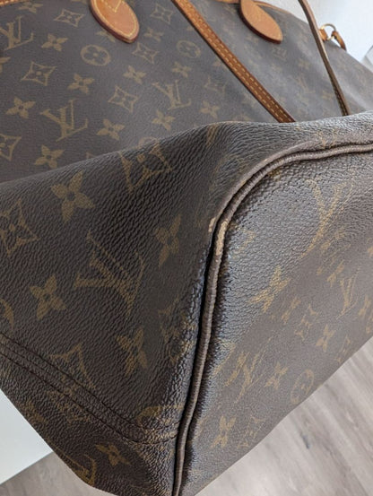 Louis Vuitton Neverfull MM Monogram Bag