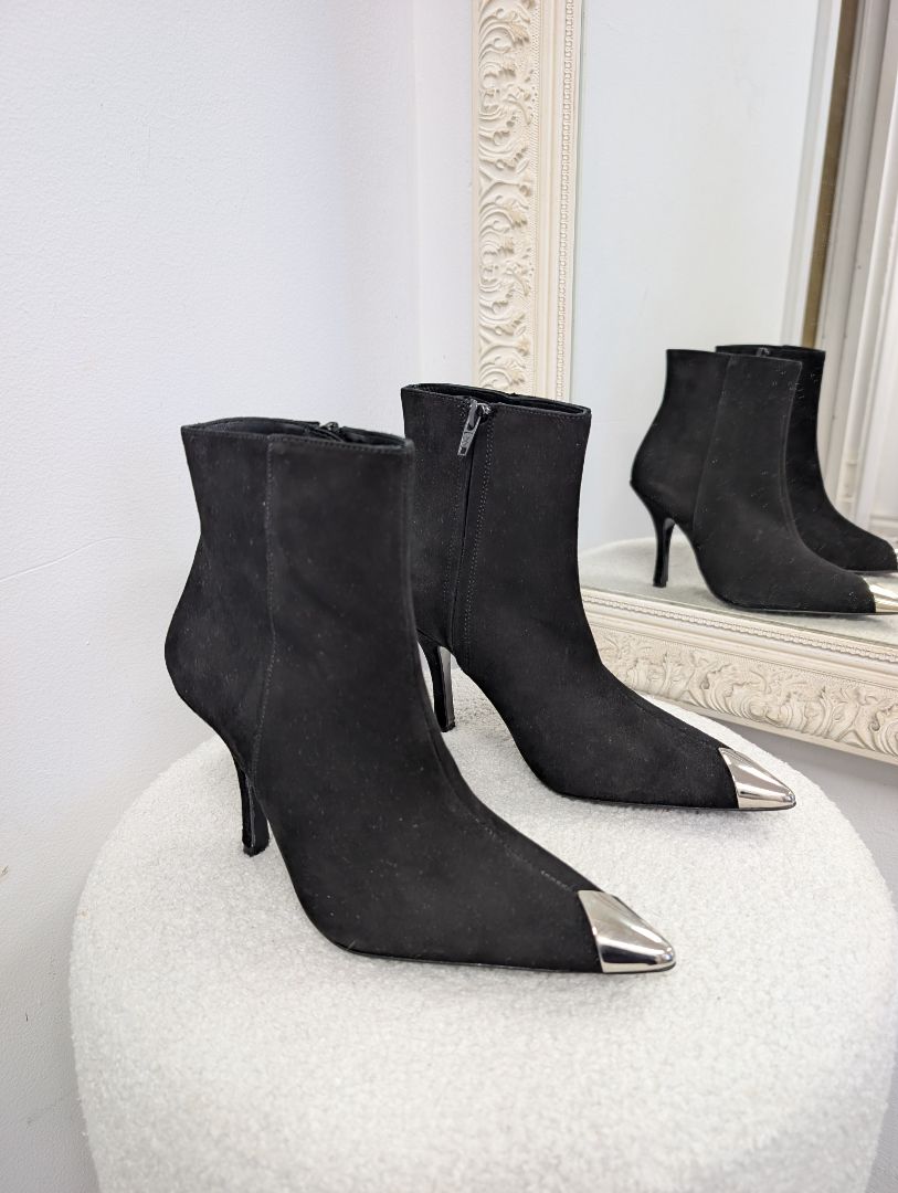 Flattered X Suede Leather Silver Tip Ankle Boot. Size 38.