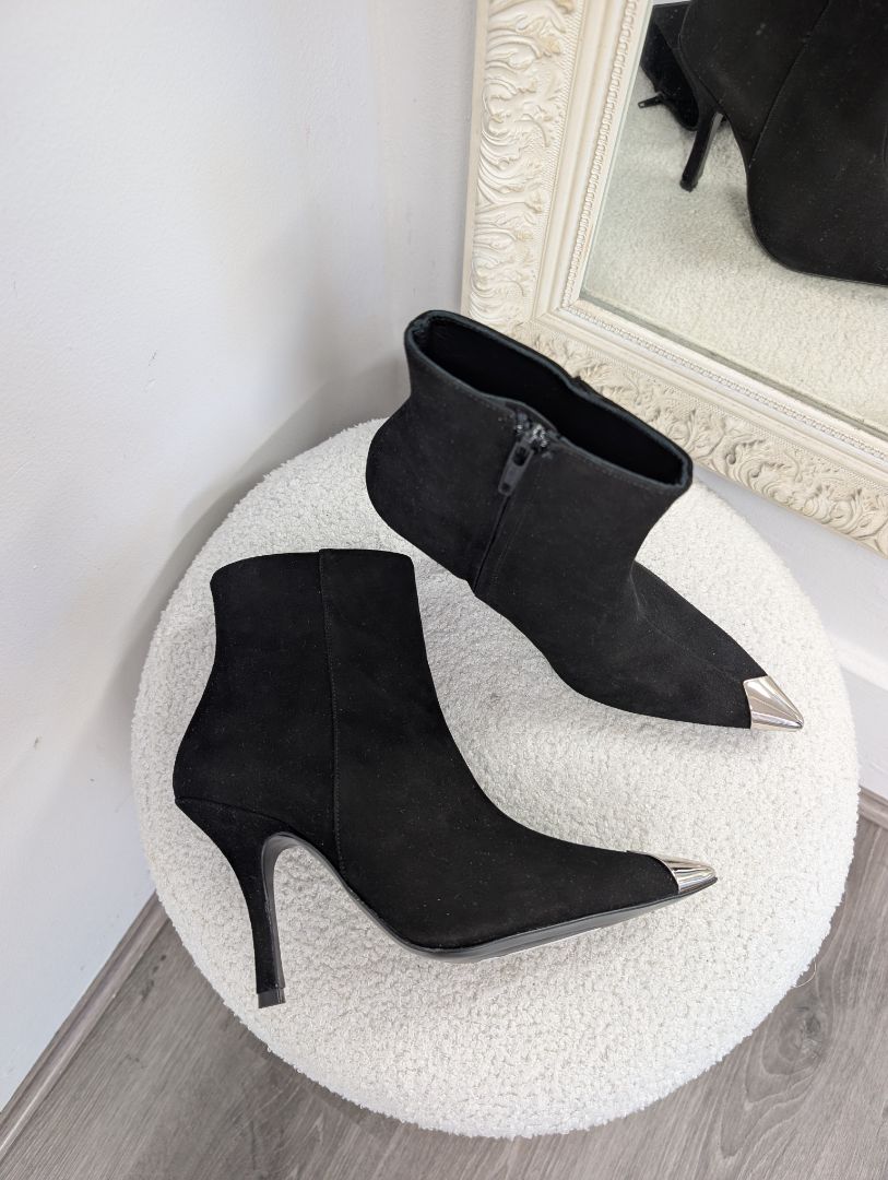 Flattered X Suede Leather Silver Tip Ankle Boot. Size 38.