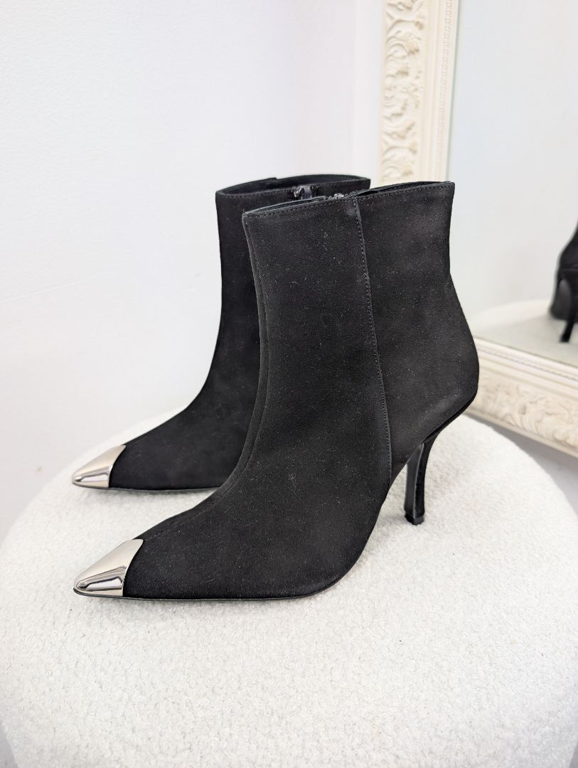 Flattered X Suede Leather Silver Tip Ankle Boot. Size 38.