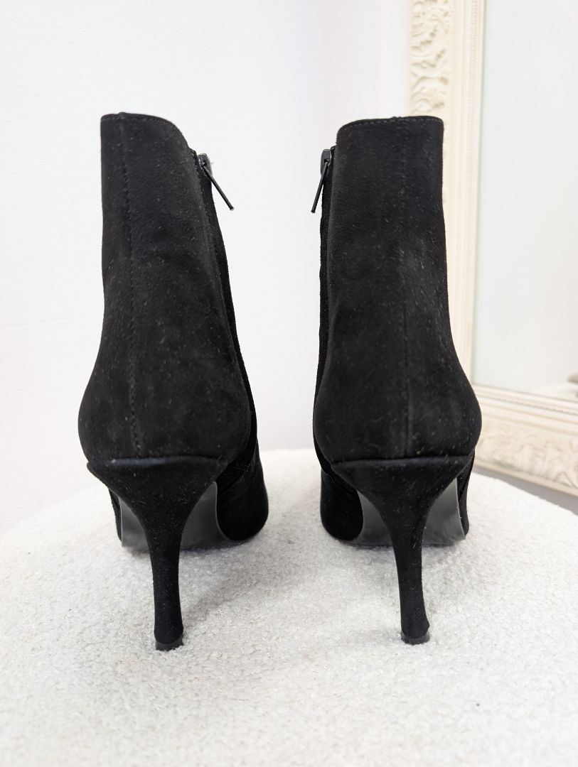 Flattered X Suede Leather Silver Tip Ankle Boot. Size 38.