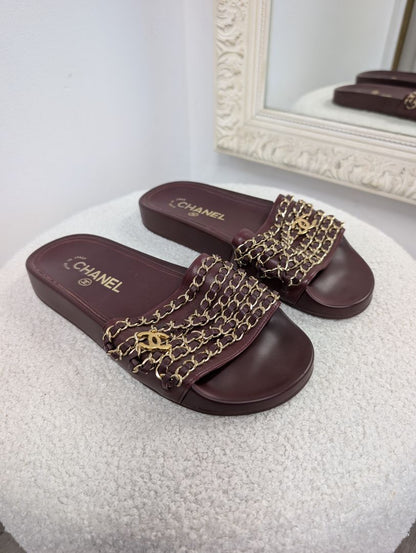 Chanel Burgundy Interlocking CC Slides. Size 36.