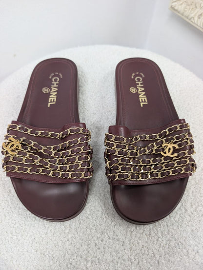 Chanel Burgundy Interlocking CC Slides. Size 36.