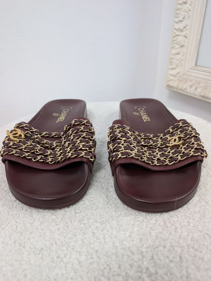 Chanel Burgundy Interlocking CC Slides. Size 36.
