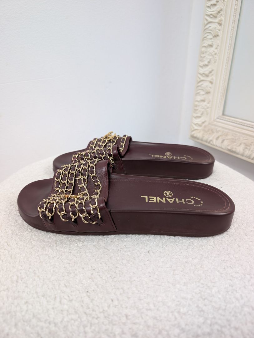 Chanel Burgundy Interlocking CC Slides. Size 36.