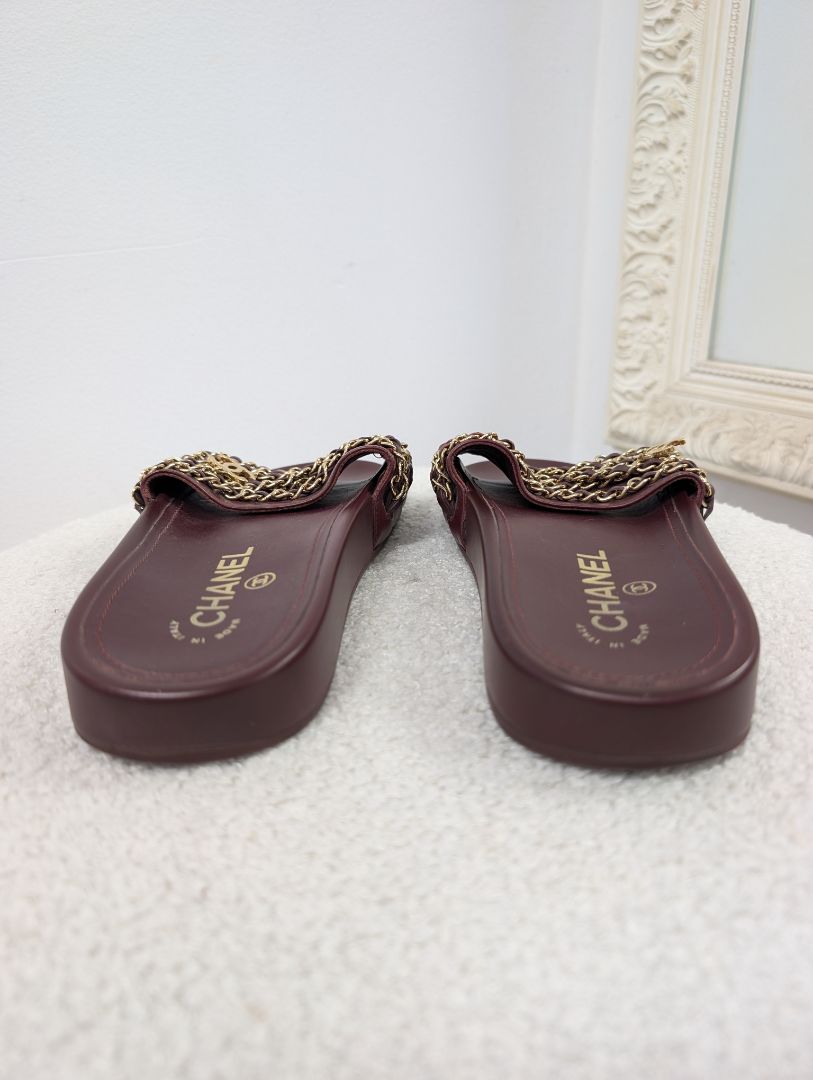Chanel Burgundy Interlocking CC Slides. Size 36.