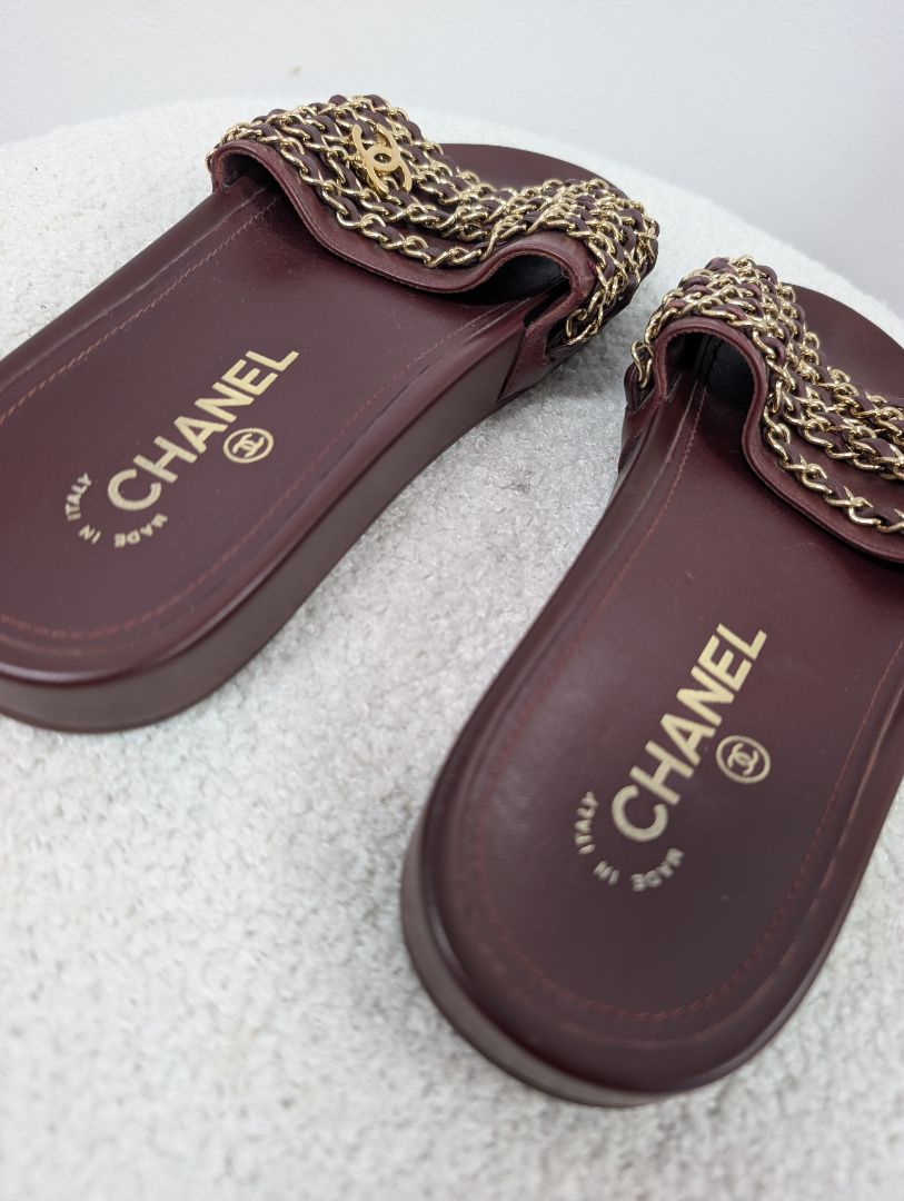 Chanel Burgundy Interlocking CC Slides. Size 36.