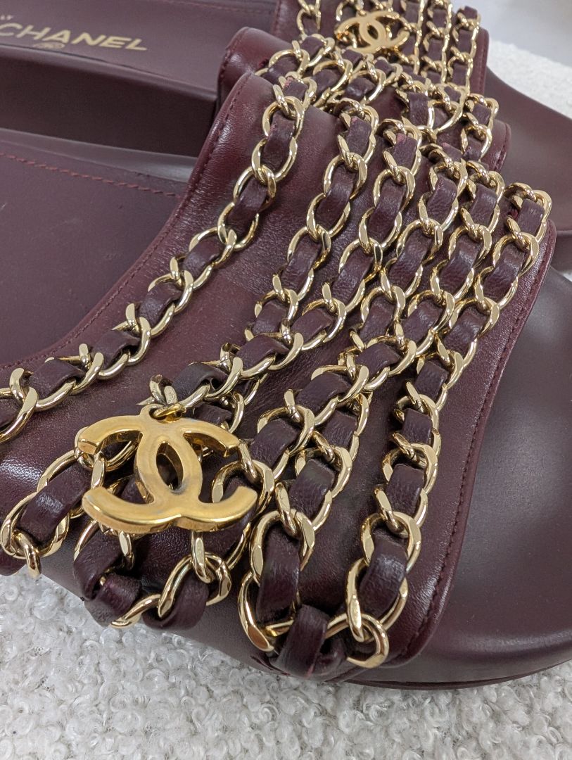 Chanel Burgundy Interlocking CC Slides. Size 36.