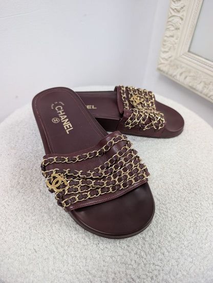 Chanel Burgundy Interlocking CC Slides. Size 36.