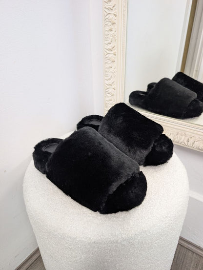 Apparis Dillon Slippers. Size 39.