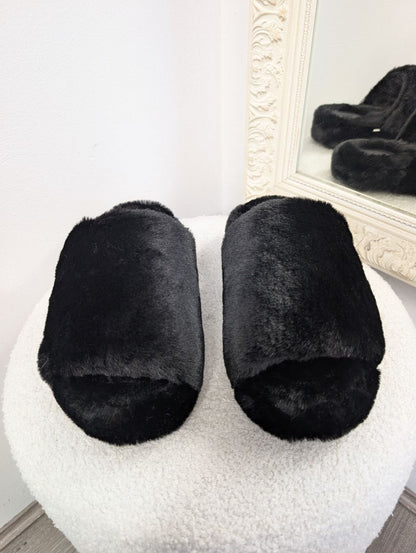 Apparis Dillon Slippers. Size 39.