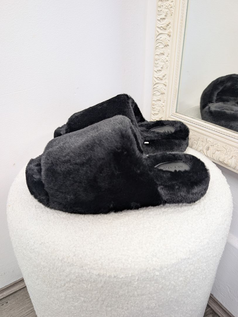 Apparis Dillon Slippers. Size 39.