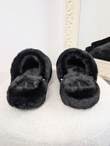 Apparis Dillon Slippers. Size 39.