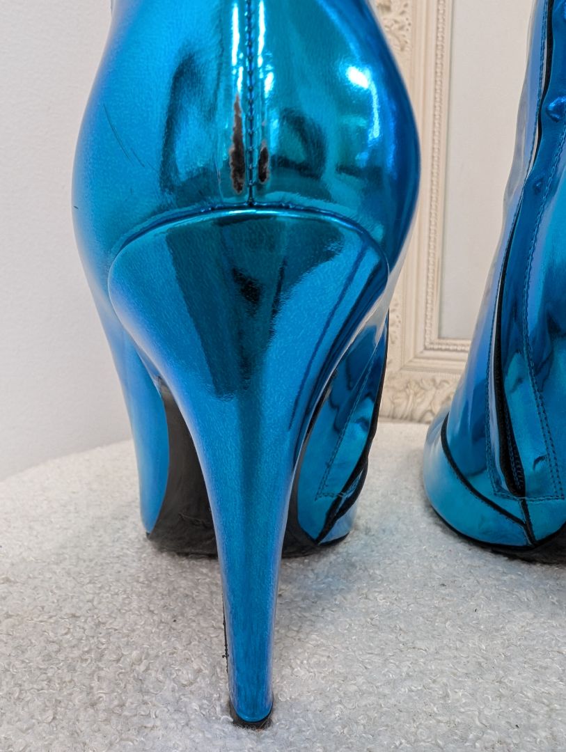 Balenciaga Knife Stiletto Boots Metallic Blue. Size 37.