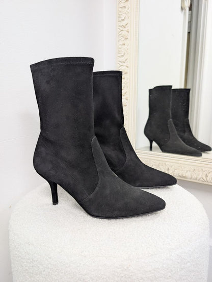 Stuart Weitzman Cling Suede Boot. Size 38.5.