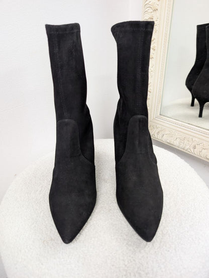Stuart Weitzman Cling Suede Boot. Size 38.5.