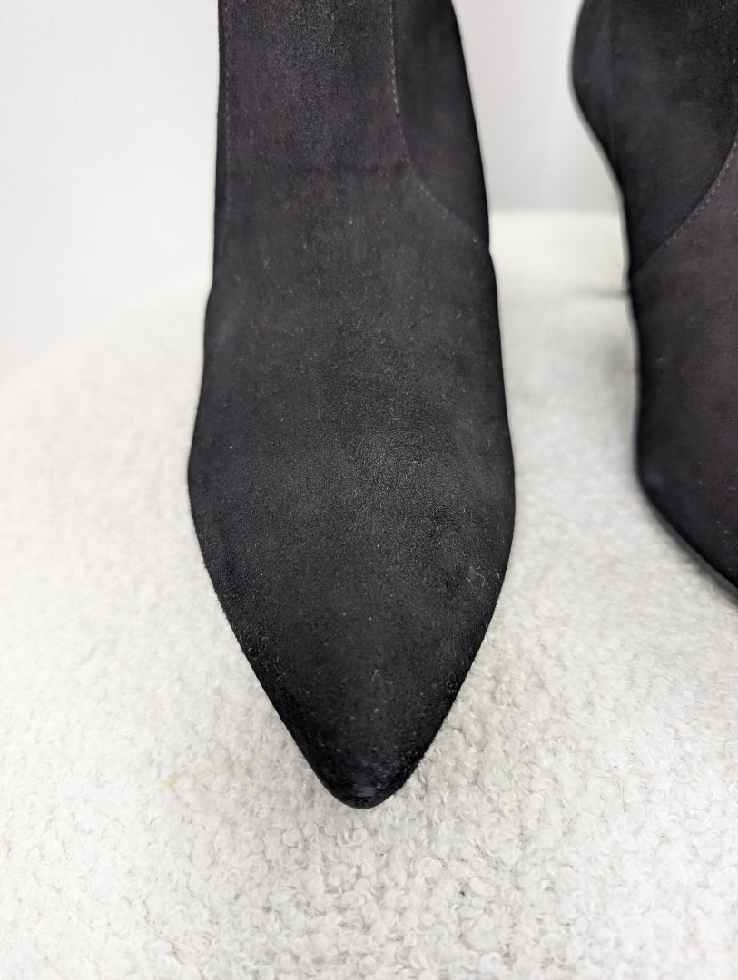 Stuart Weitzman Cling Suede Boot. Size 38.5.