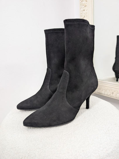 Stuart Weitzman Cling Suede Boot. Size 38.5.