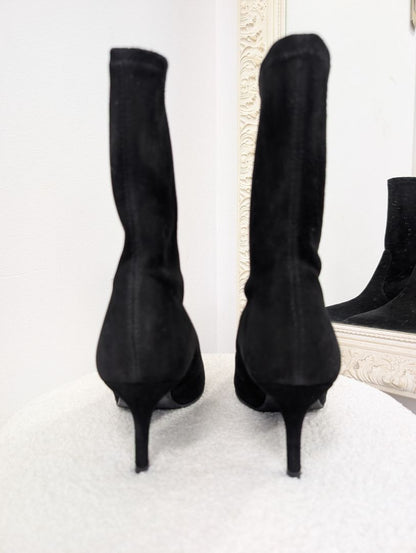 Stuart Weitzman Cling Suede Boot. Size 38.5.