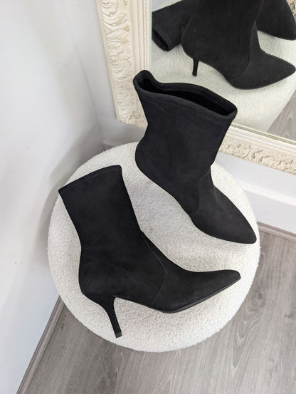 Stuart Weitzman Cling Suede Boot. Size 38.5.