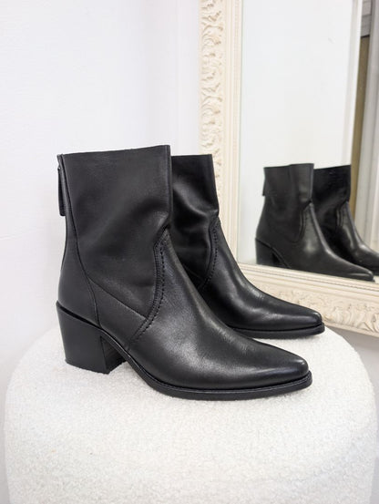 Paul Green Black Leather Ankle Boots. Size 38.
