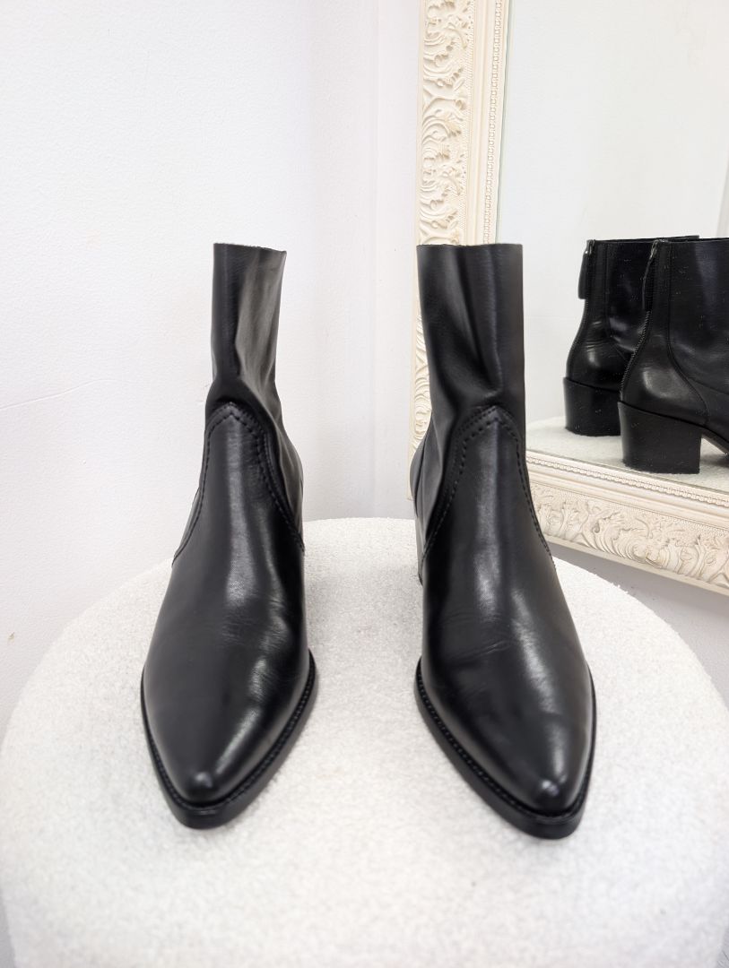Paul Green Black Leather Ankle Boots. Size 38.