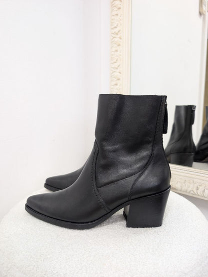 Paul Green Black Leather Ankle Boots. Size 38.