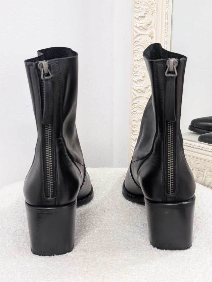Paul Green Black Leather Ankle Boots. Size 38.
