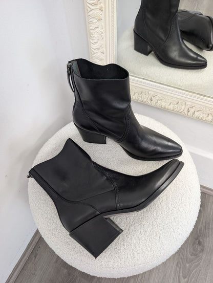 Paul Green Black Leather Ankle Boots. Size 38.