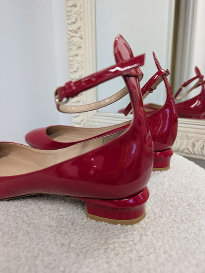 Valentino Garavani Red Patent Tango Pumps. Size 39.