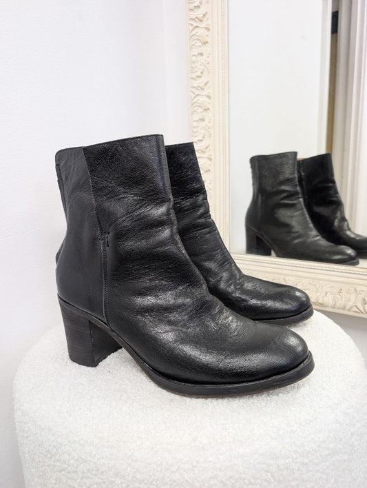 Nylon Black Leather Ankle Boots. Size 40.