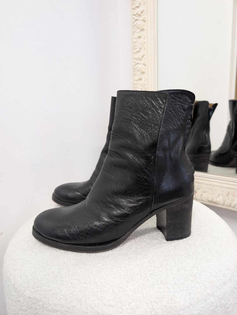 Nylon Black Leather Ankle Boots. Size 40.