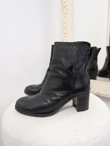 Nylon Black Leather Ankle Boots. Size 40.