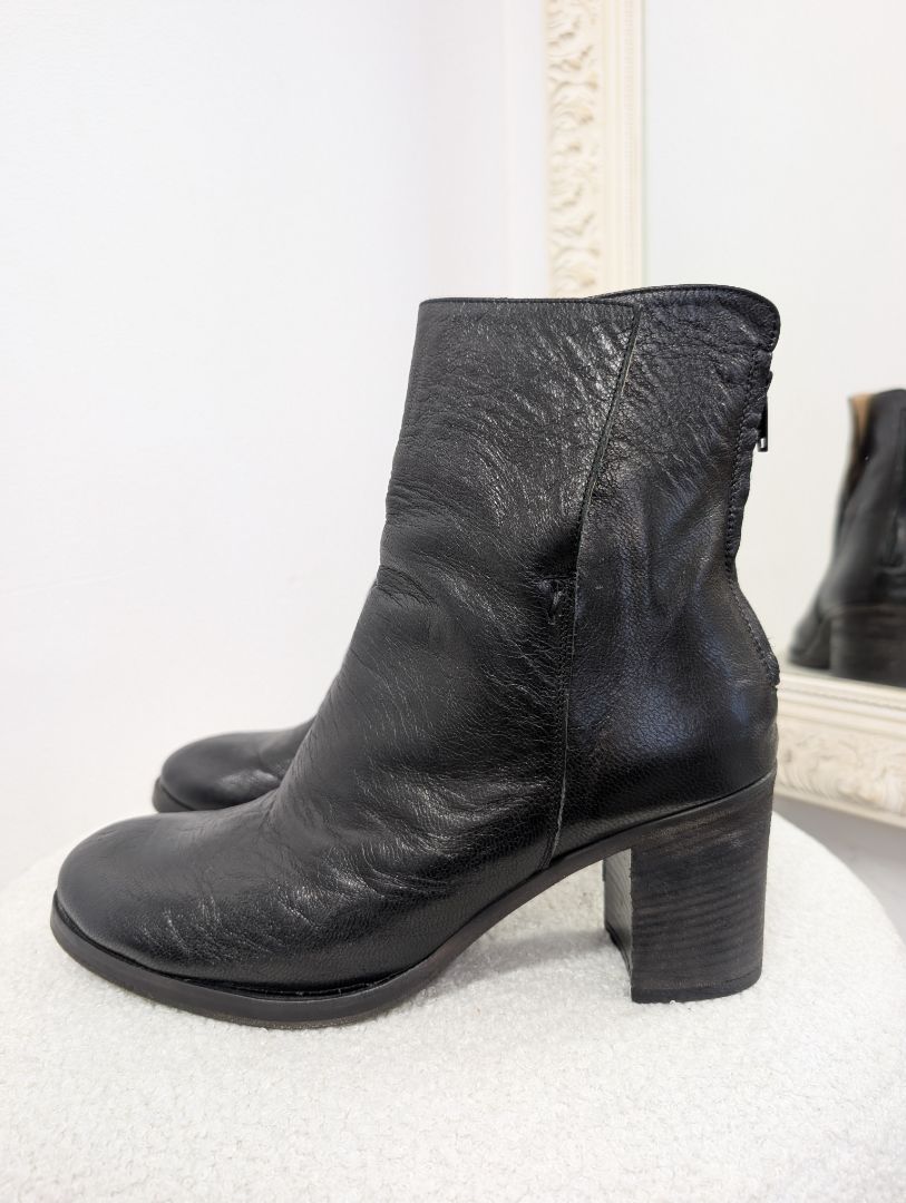 Nylon Black Leather Ankle Boots. Size 40.