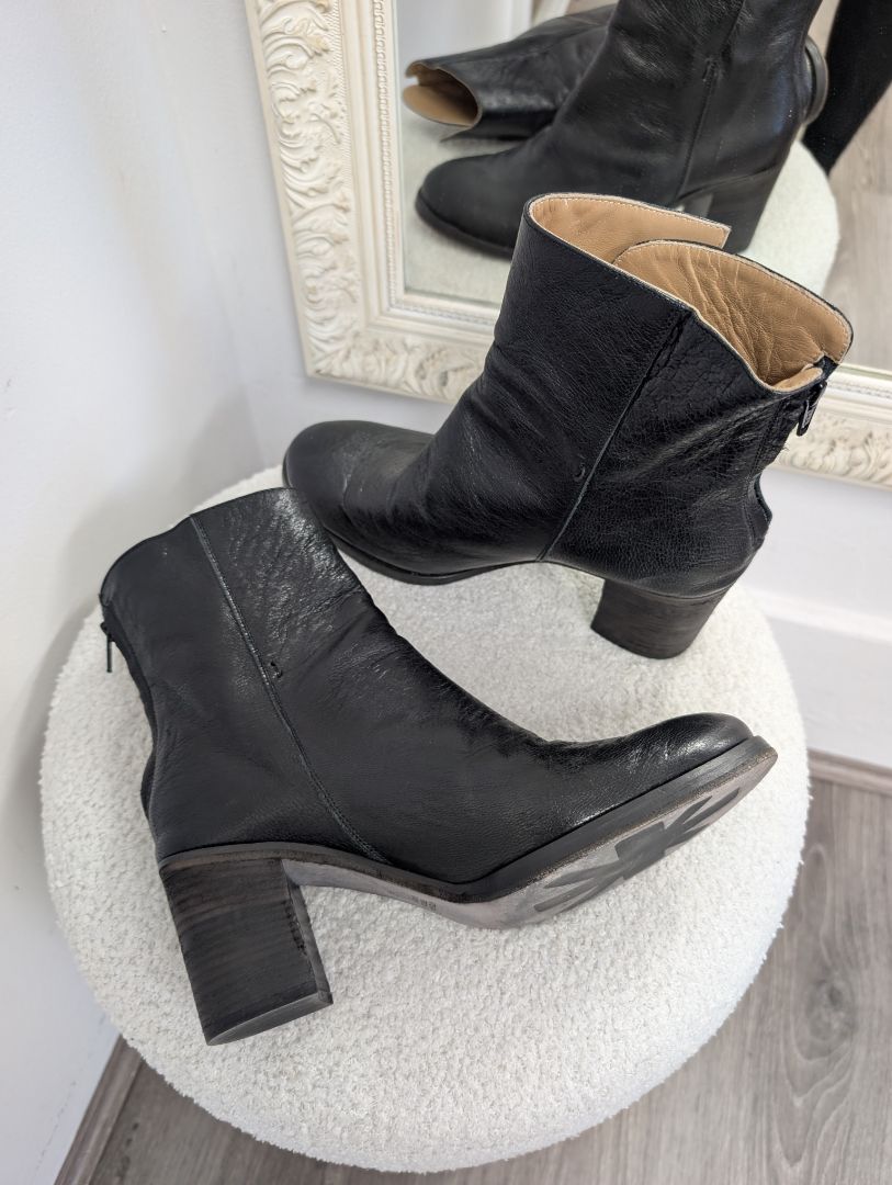 Nylon Black Leather Ankle Boots. Size 40.