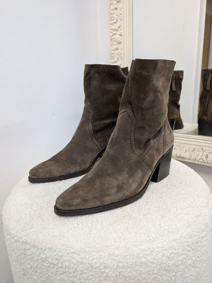Paul Green Suede Ankle Boots. Size 38.