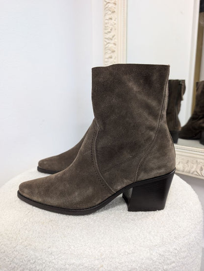 Paul Green Suede Ankle Boots. Size 38.