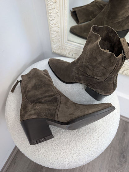 Paul Green Suede Ankle Boots. Size 38.
