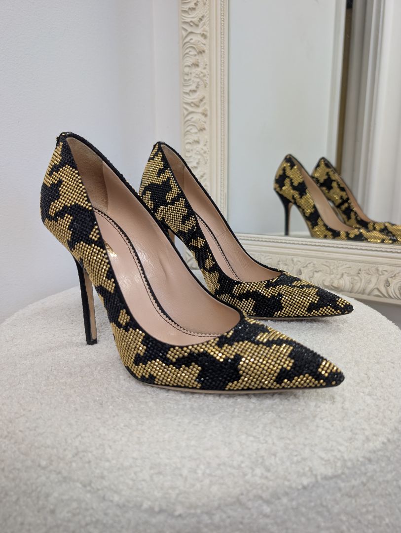 Dsquared 2 Black and Gold Studded Pump. Size 38.