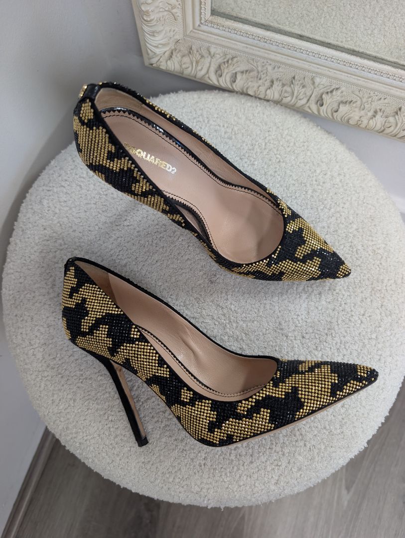 Dsquared 2 Black and Gold Studded Pump. Size 38.