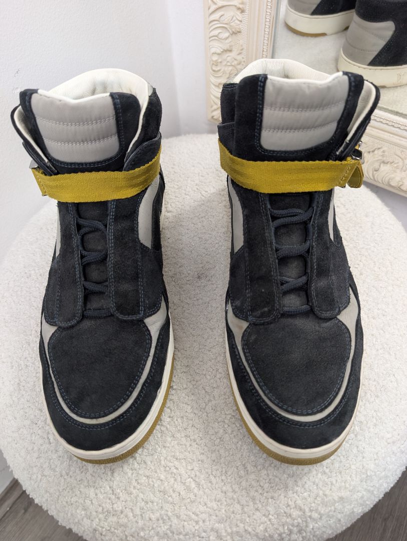Louis Vuitton Rivoli Hightop Sneakers. Size 39.5.