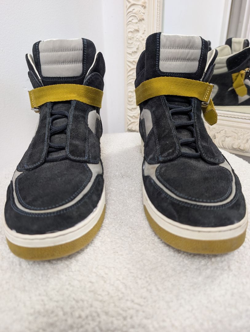 Louis Vuitton Rivoli Hightop Sneakers. Size 39.5.