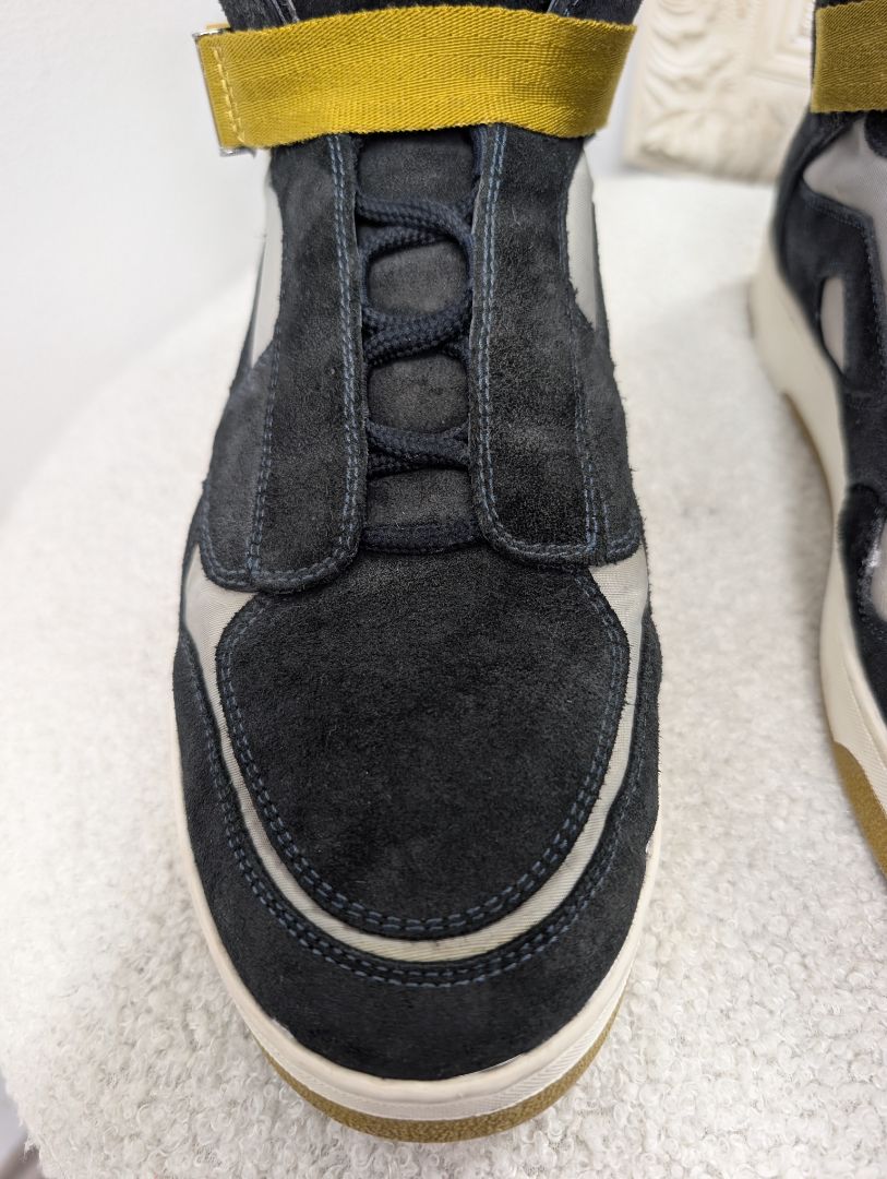 Louis Vuitton Rivoli Hightop Sneakers. Size 39.5.